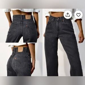 Vintage Levi’s 560 loose fit straight leg jeans